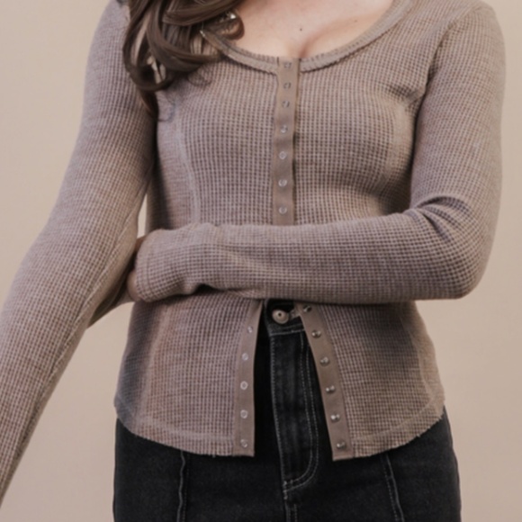 NWT New In taupe snap down waffle knit - Picture 1 of 1